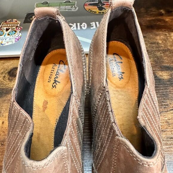 Clark’s Artisan Brown Heeled Booties Size 10 - Picture 13 of 13